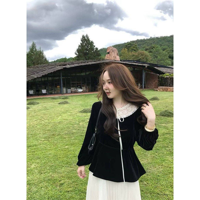 Instantly captivating velvet blouse! Atmospheric lace patchwork design, cinched waist, slimming effect, ruffled hem, vintage bubble shirt for women