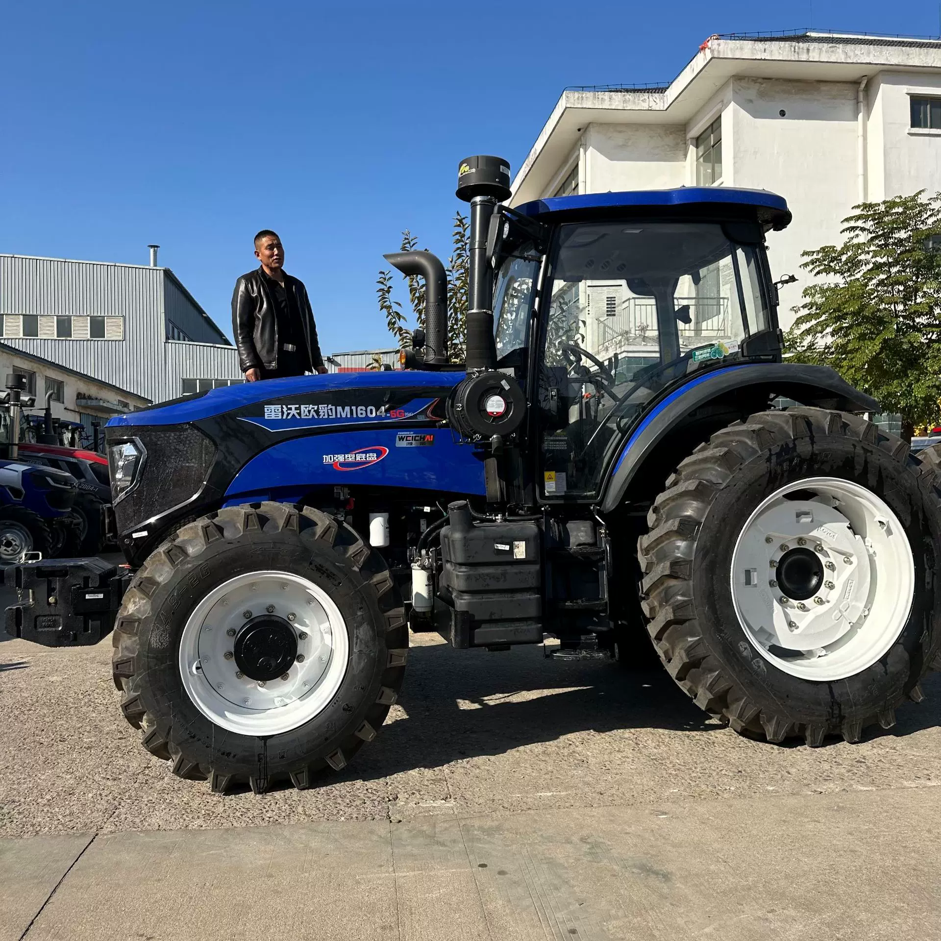 潍柴雷沃欧豹M704-2HPLUS四轮 大马力深翻犁地四驱农田耕种拖拉机