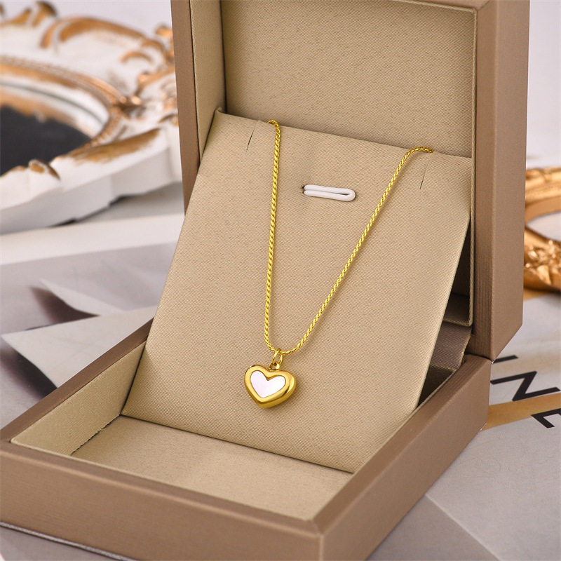 Collar de acero de titanio para mujeres simple y versátil estilo ligero de lujo nicho diseño de alta calidad no decoloración joyería de cadena de clavícula al por mayor