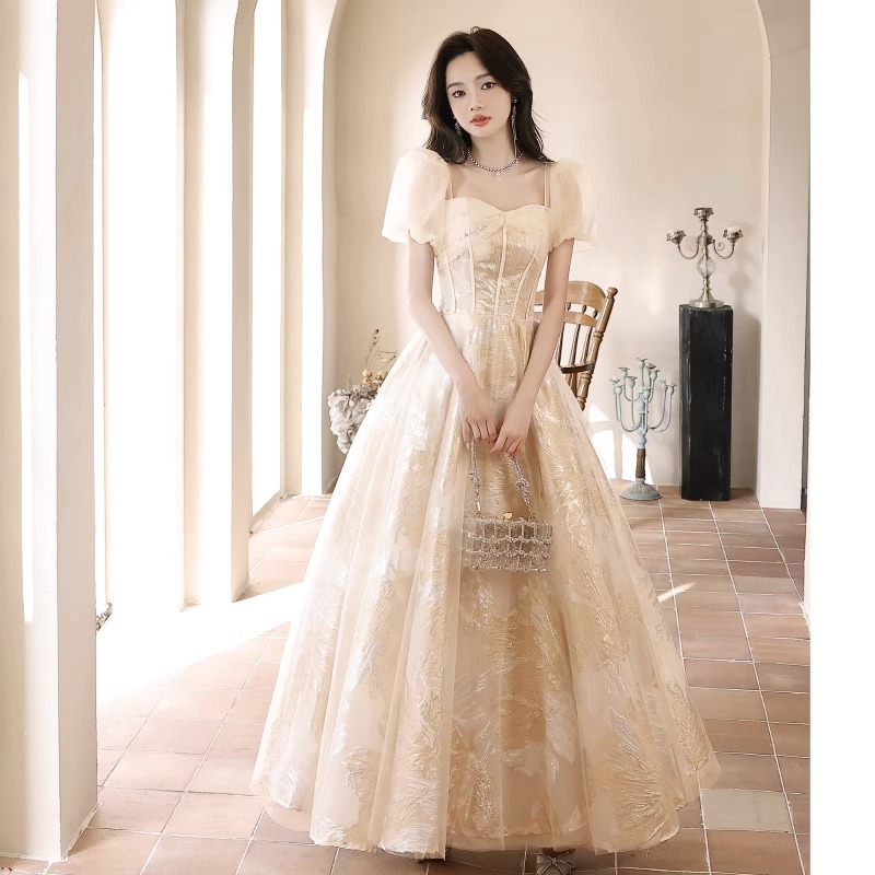 Vestido de noche francés femenino de alto nivel de lujo ligero de alto nivel de color champagne nicho de hadas velo anfitrión vestido de examen de arte vocal