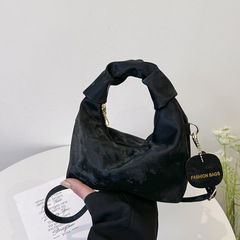 今年流行小眾迷你包包2024新款女包網紅斜挎包百搭手提水桶包