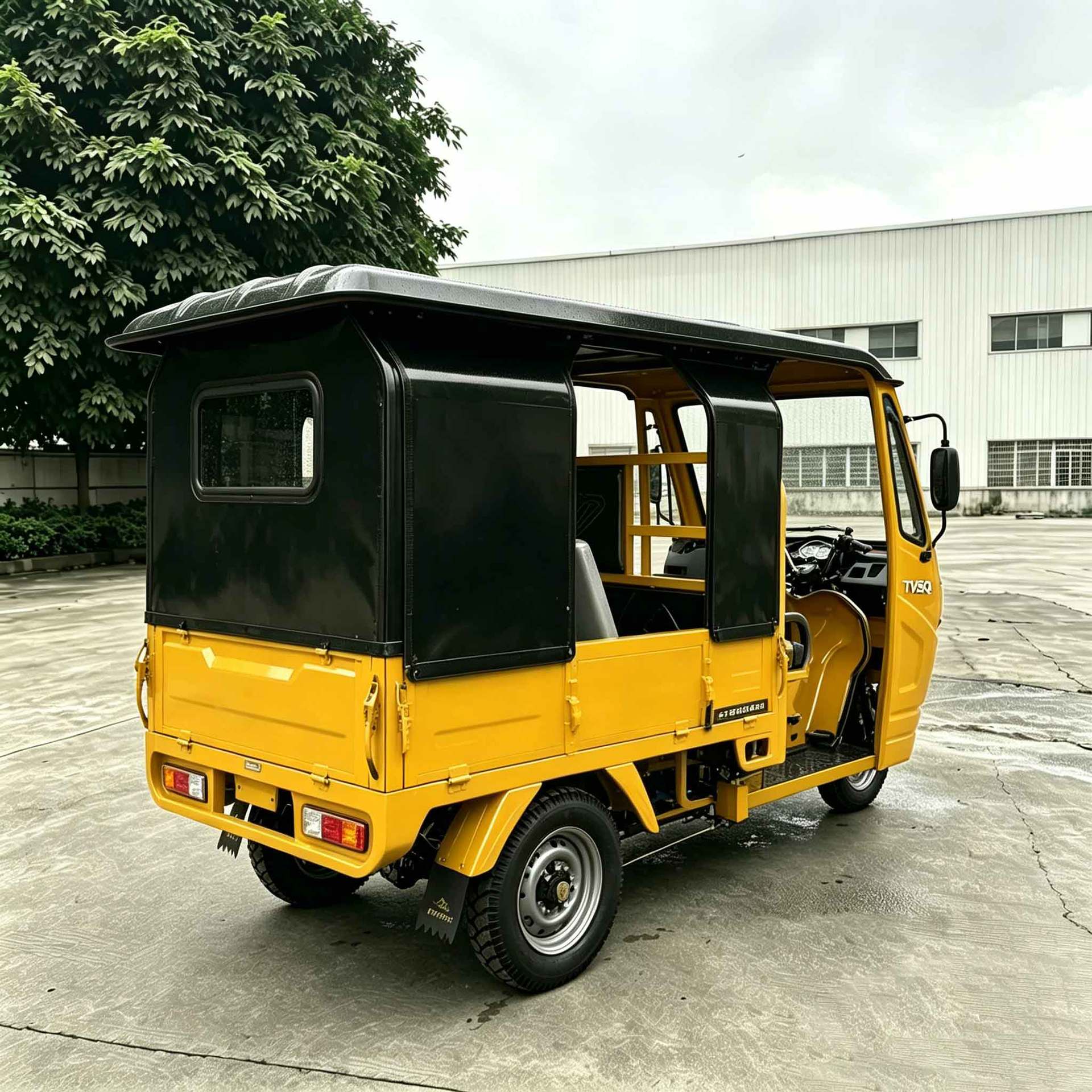 Overseas Best-Selling Fuel-Powered Passenger Tricycle with Durable Engine, Low Fuel Consumption, Cross-Border Cargo and Passenger Rental Vehicle