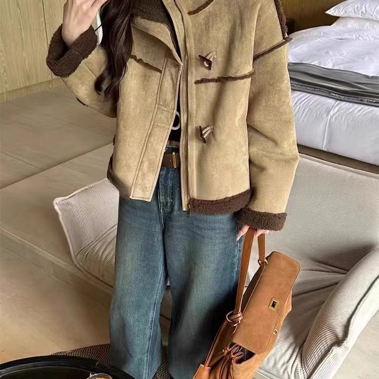 European Station Deerskin Retro Horn Button Lamb Wool Short Outwear for Women 2025 Autumn and Winter New Fashion Warm Top