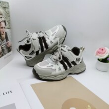 ������С��ͯ�ϵ�Ь�W�洺͸����ͯ�\��Ь���eŮͯ�W��Ь͸�����m