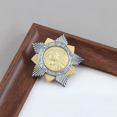 Historical Replica of the Former Soviet Union's Bogdan Hmerilinitski Medal, Alloy Enamel Collectible Badge