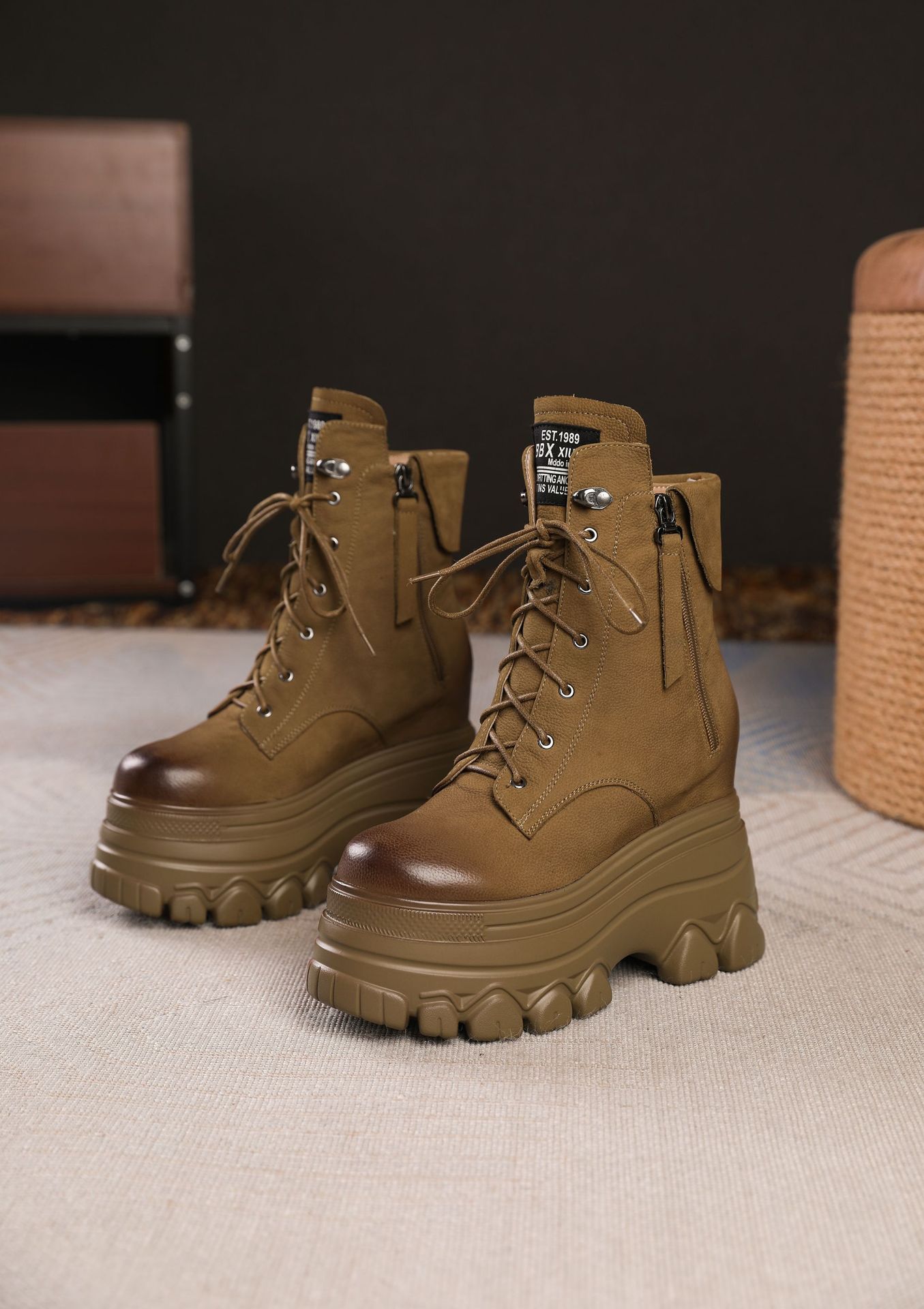 Boot nữ cổ thấp dây buộc phong cách Anh quốc cổ điển, gót cao 12 cm — Đen nhung chi tiết 1