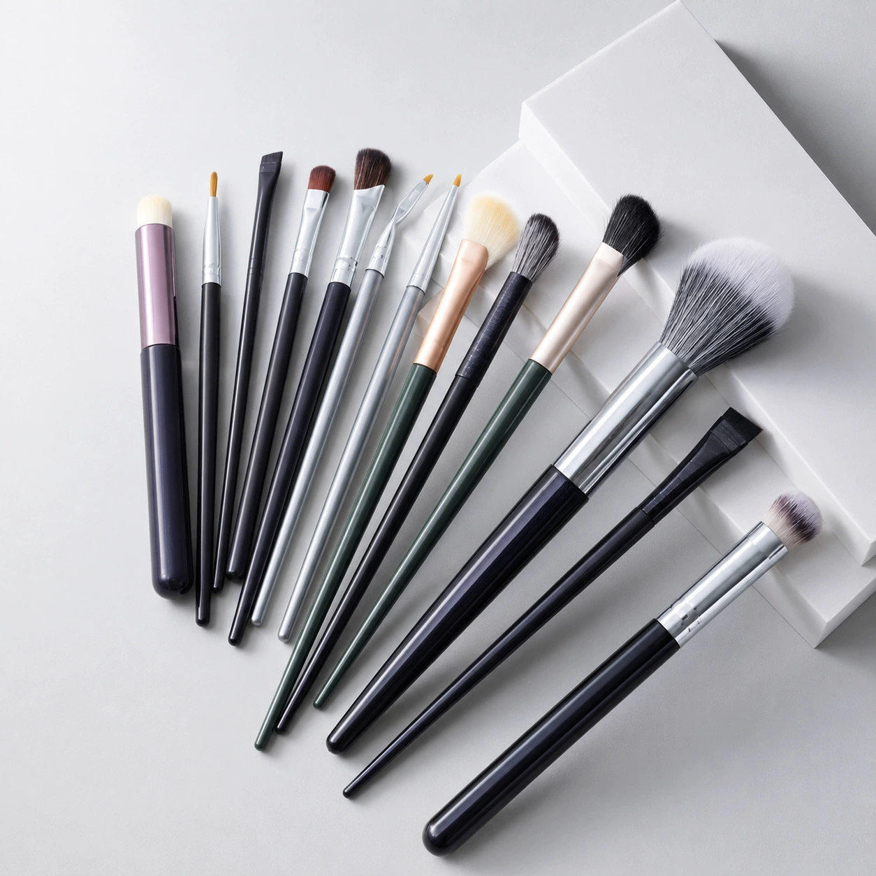 Concealer Brush Set — Full Contouring Makeup Kit, Multi-Piece Assorted Heads
