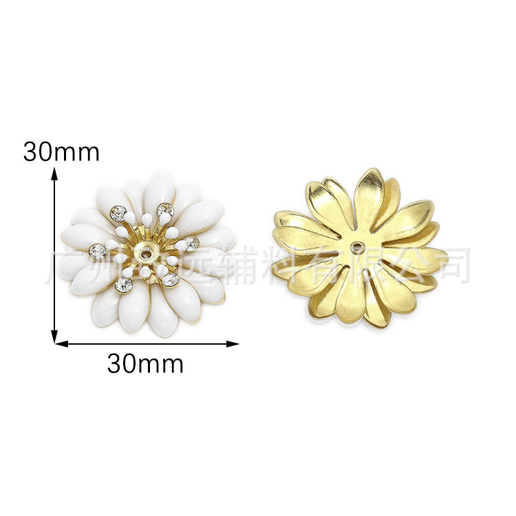 Fábrica de fabricación blanca pequeña cinturón de costura de mano perforación de aleación de goteo de pegamento flores prendas de vestir ornamentación de cabello accesorios de ropa DIY accesorios