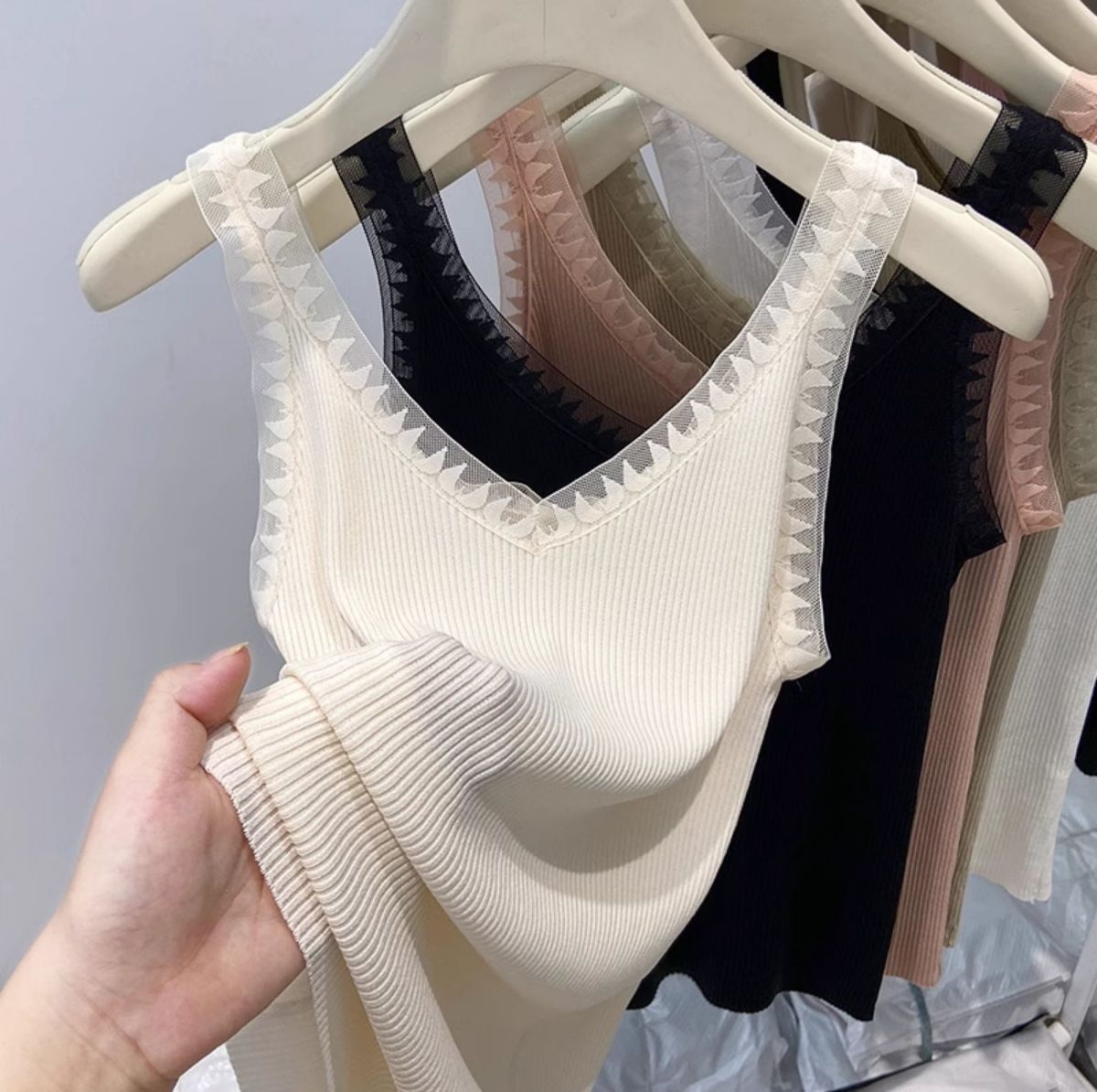Fashionable summer lace knitted base vest sleevless