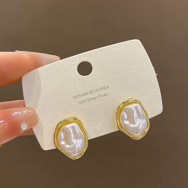 Retro French Baroque Pearl Ear Clips Women's Niche High-End Earrings Temperament New Internet Celebrity Commuting Earrings