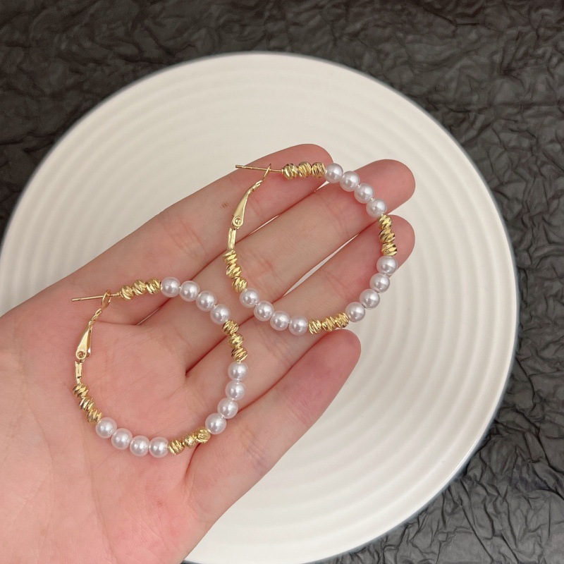 Geometric fashionable design elegant earrings pearl