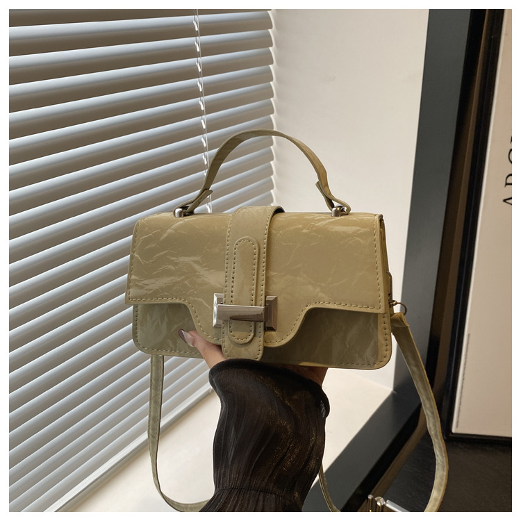 2024 New style women's trendy, fashionable and high-quality single-shoulder handbag, autumn commuting crossbody small square bag undefined
