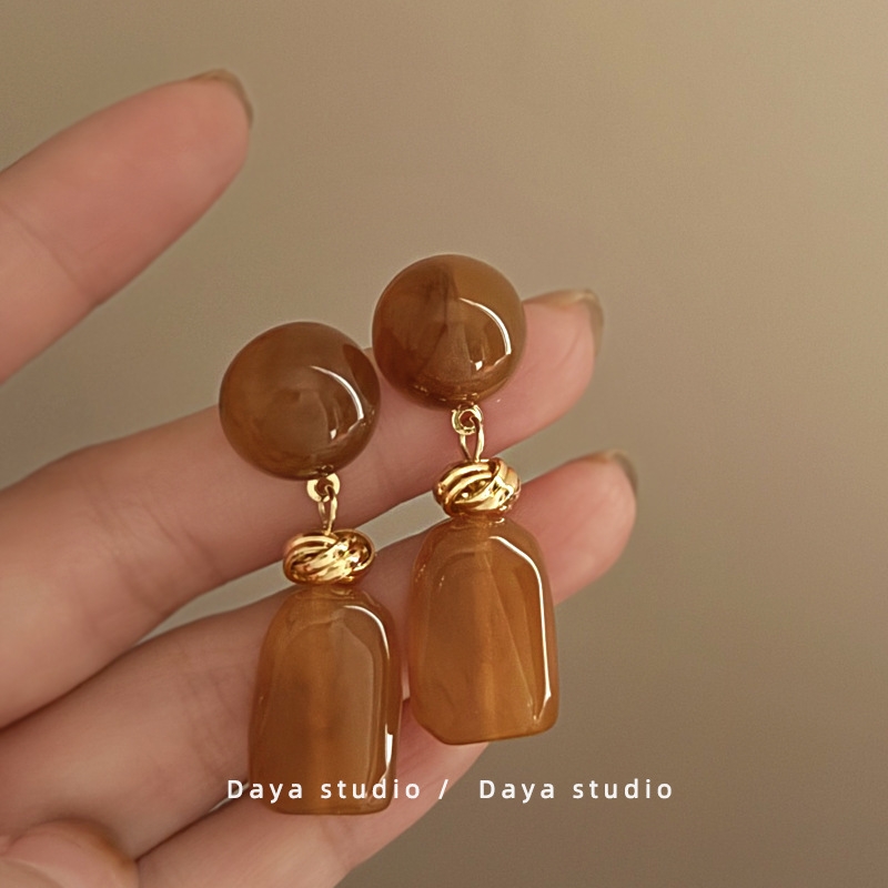 Cream Almond and Sunset Orange French Vintage Acrylic Long Earrings Light Luxury High Niche Design Stud Earrings