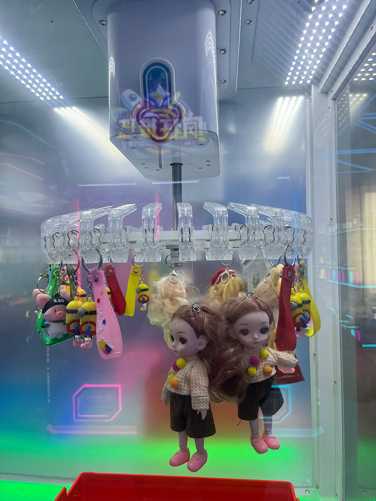 Máquina de clip para agarrar muñecas máquina de juegos máquina de regalos pegatinas caja ciega de entretenimiento comercial fabricante de muñecas mini