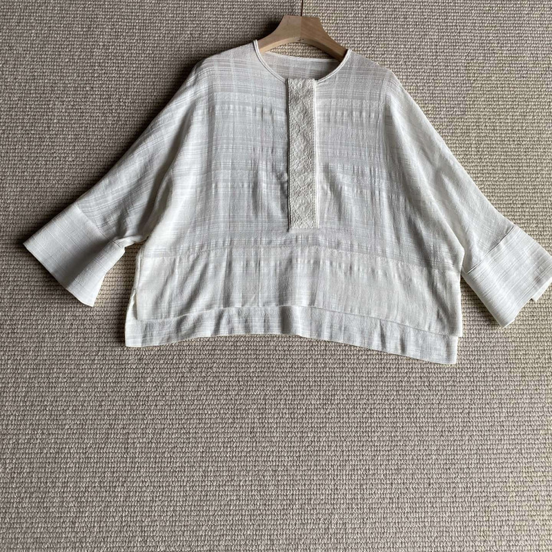 2026 Spring and Summer New Japanese Style Elegant Lace Patchwork Half-Open Front Silhouette Short Front Long Back Three-Quarter Sleeve Shirt for Women 2026 Spring and Summer New Japanese Style Elegant Lace Patchwork Half-Open Front Silhouette Short Front Long Back Three-Quarter Sleeve Shirt for Women