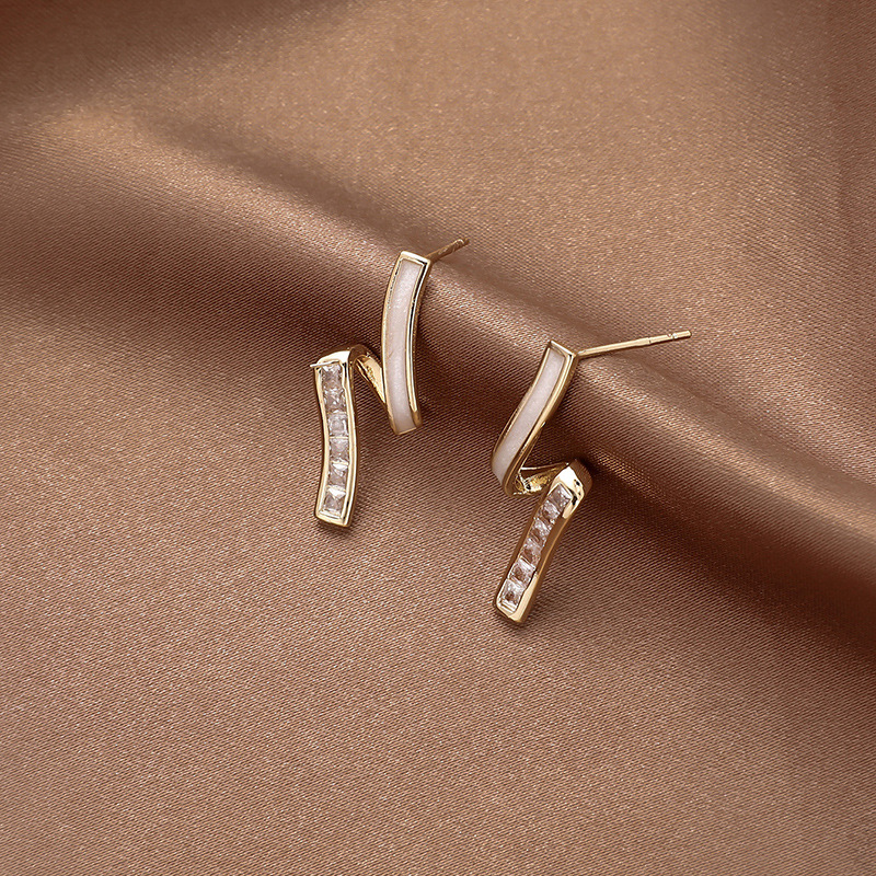 Simple Oil Drop Metal Zircon Geometric Twist Fashion Alloy Earrings Female display picture 2