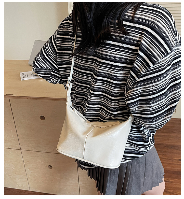 Korean commuter versatile underarm bag for women 2025 New summer fashion dumpling bag Niche single-shoulder crossbody bag trend full figure