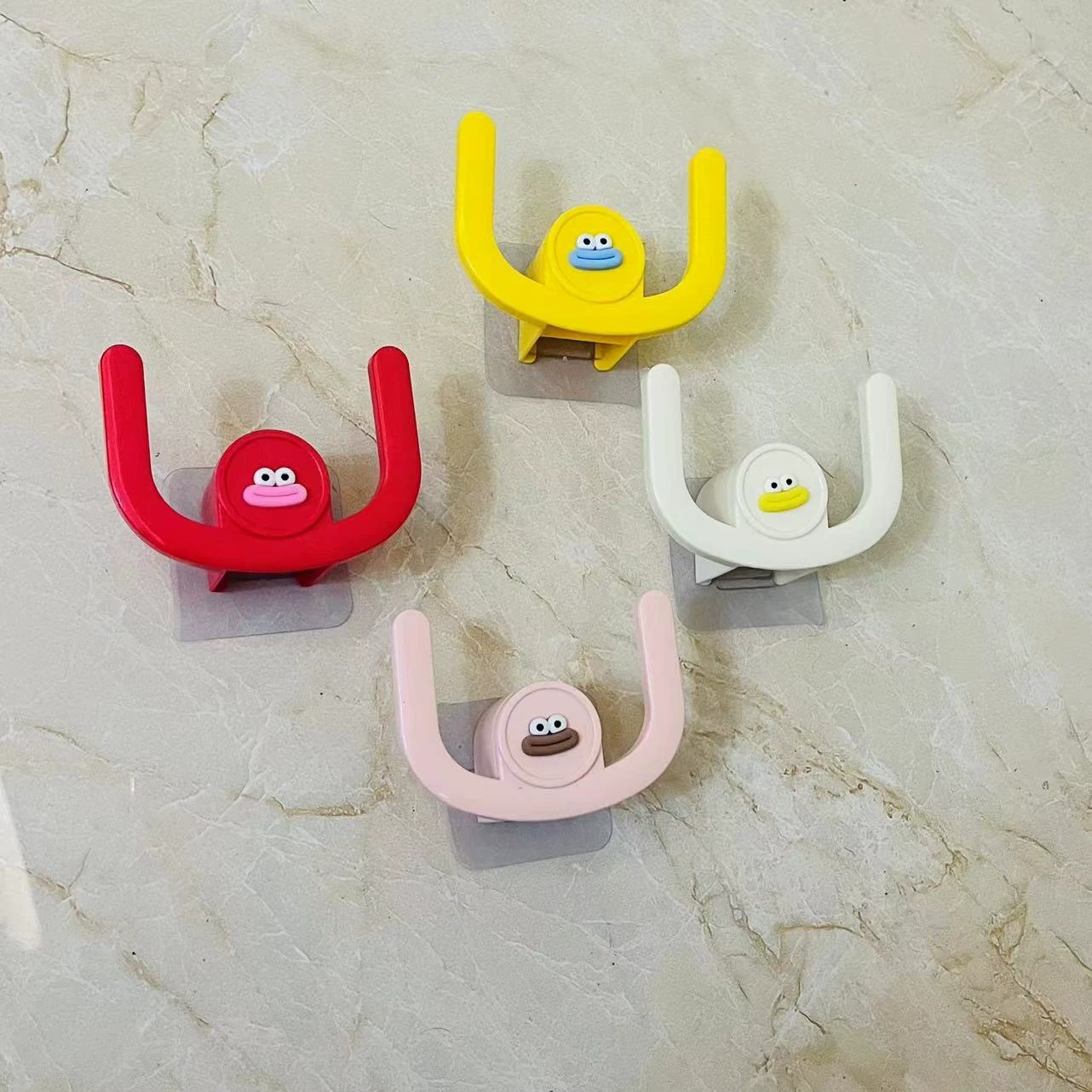 Настенная полка для обуви в виде мультяшной колбаски, без перфорации, для хранения тапочек, оптом