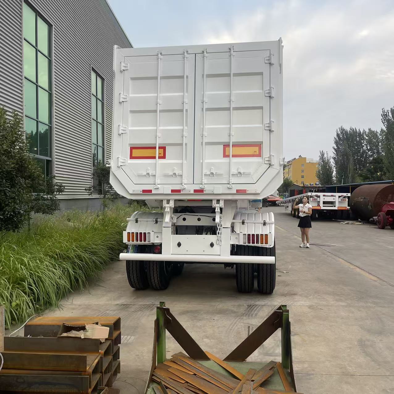 Source Factory Sells U-Shaped 2-Axis Rear-Turning Dump Semi-Trailer for Transporting Sand, Gravel and Coal Trailer, Heavy-Duty and Lightweight