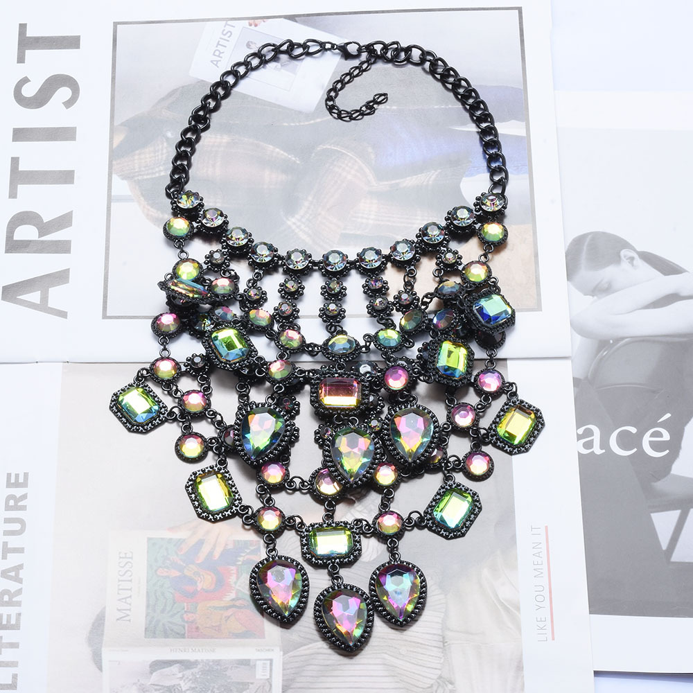 Exaggerated Geometric Alloy Inlay Artificial Crystal Women's Necklace display picture 5