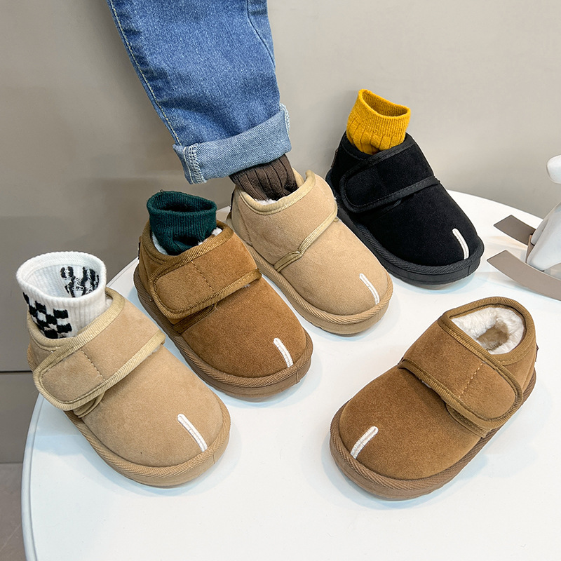 Botas de nieve para niños 2025 invierno nuevos zapatos de algodón para niñas con calentamiento de terciopelo zapatos de bebé de moda para niños botas de algodón de barril corto