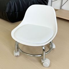 家庭用の新型背もたれの小さい椅子の客間には子供の神器の小さい腰掛けの入り口があります。