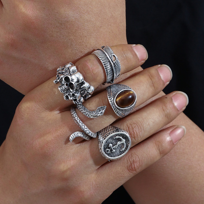European and American Cross-Border Hot-Selling Men's Hand Jewelry Retro Snake-Shaped Skull Ring Hip-Hop High-End Stacking Ring Accessories