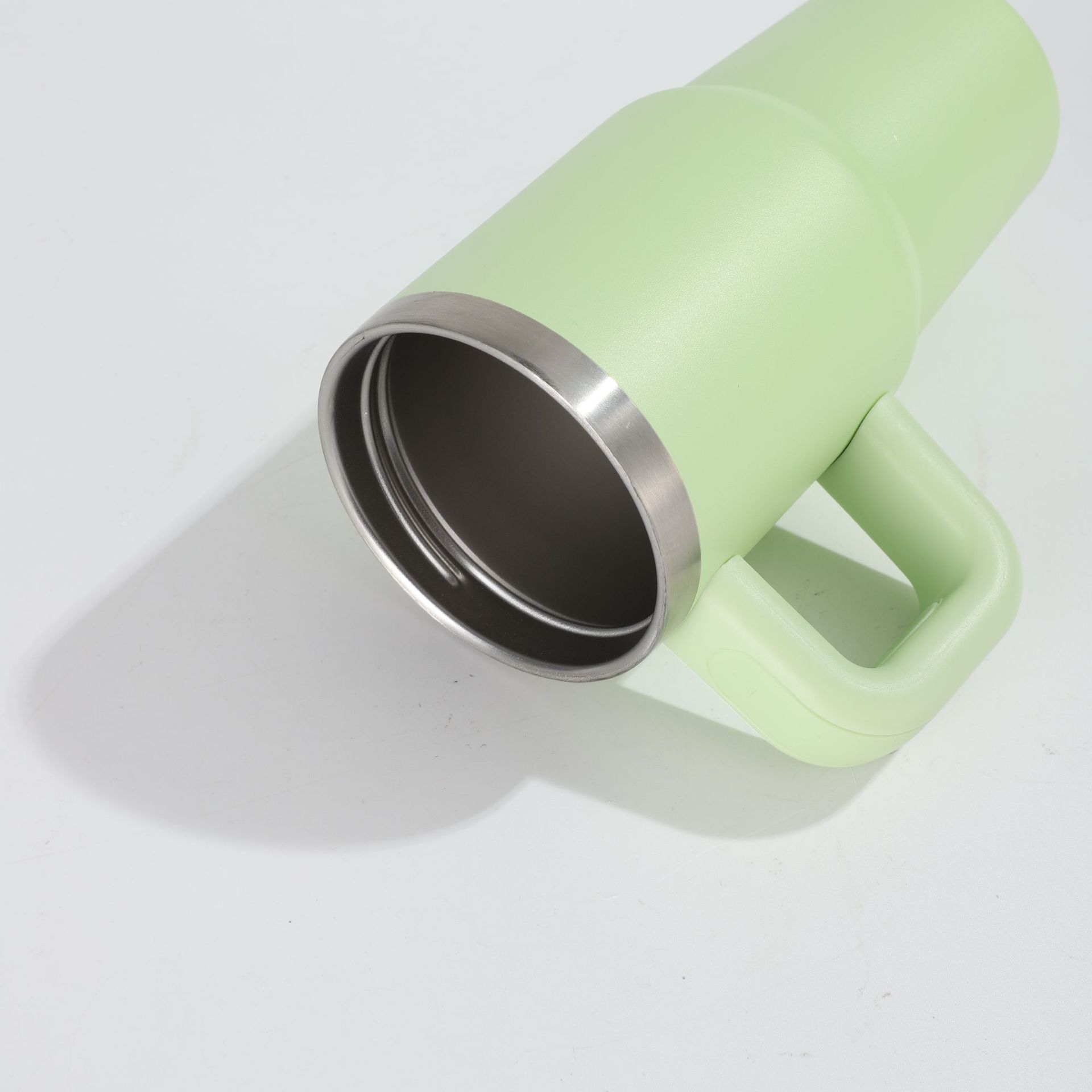 Isolierter Edelstahl Becher Fürs Auto Mit Henkel Und Strohhalm_voghion.com