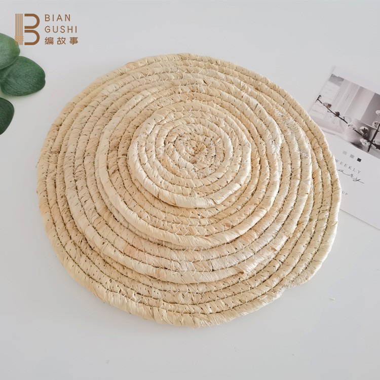 목가적 인 간단한 밀짚 플레이스매트 옥수수 피부 짠 플레이스매트 Cattail 잔디 테이블 매트 단열 매트 주방 매트 냄비 그릇 코스터