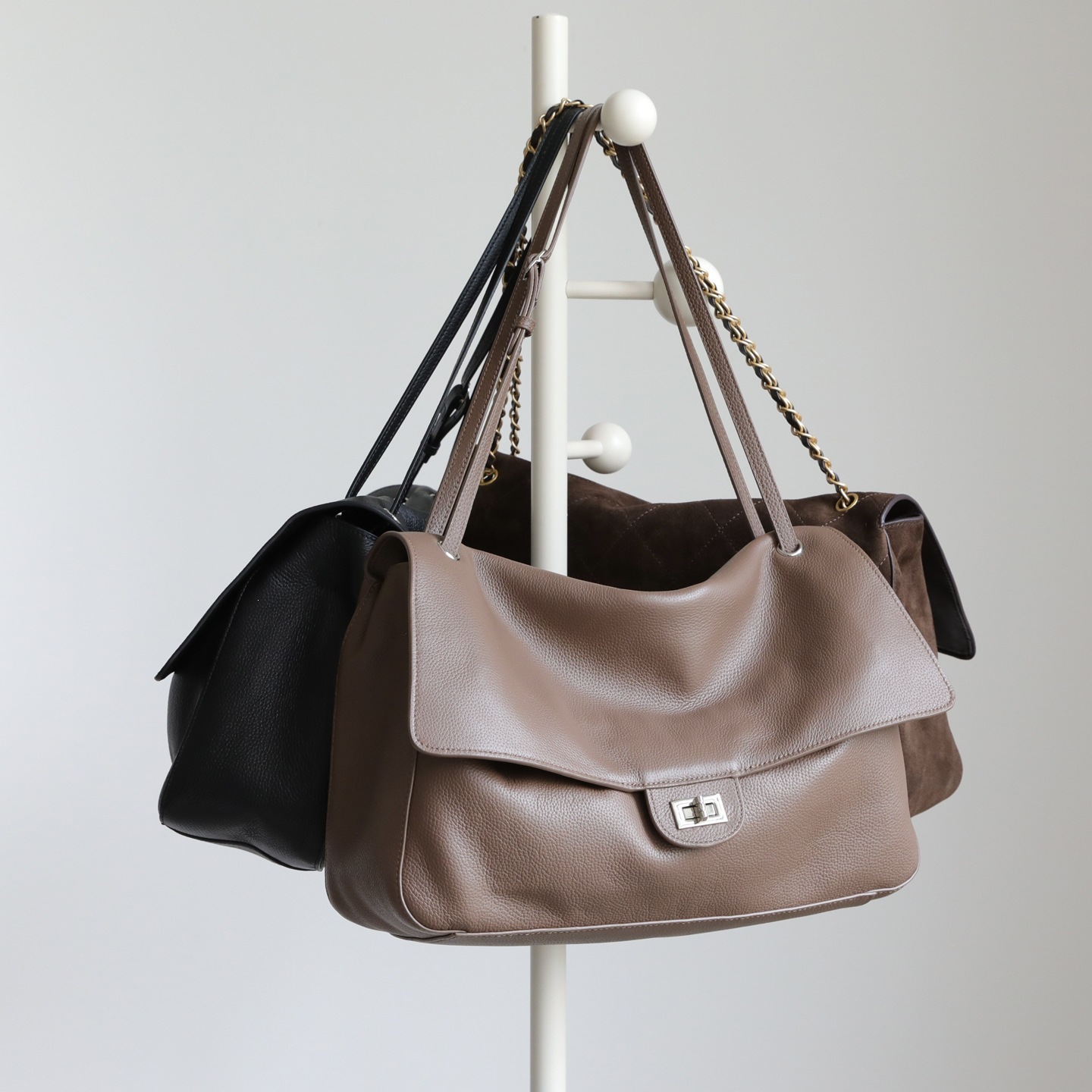 Factory direct matte cowhide messenger bag, large capacity quilted chain flap shoulder bag