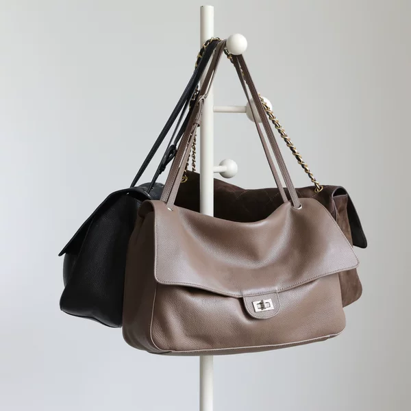 Factory direct matte cowhide messenger bag, large capacity quilted chain flap shoulder bag