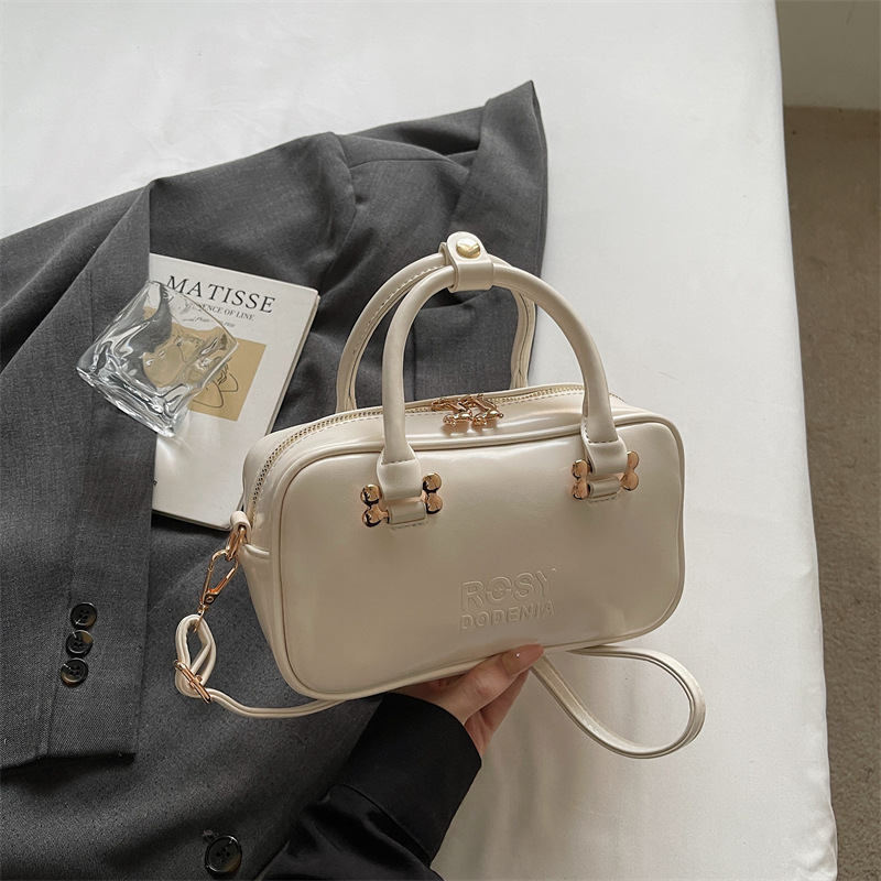 Bolsas de mano de moda populares para mujeres 2026 primavera nuevo estilo coreano sensación diaria bolsas de hombro para trabajar bolsas de viaje