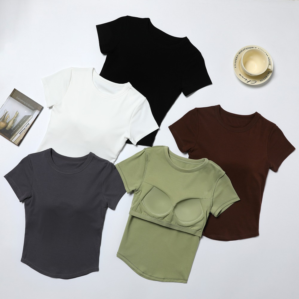 Body-friendly top with cups with a round collar