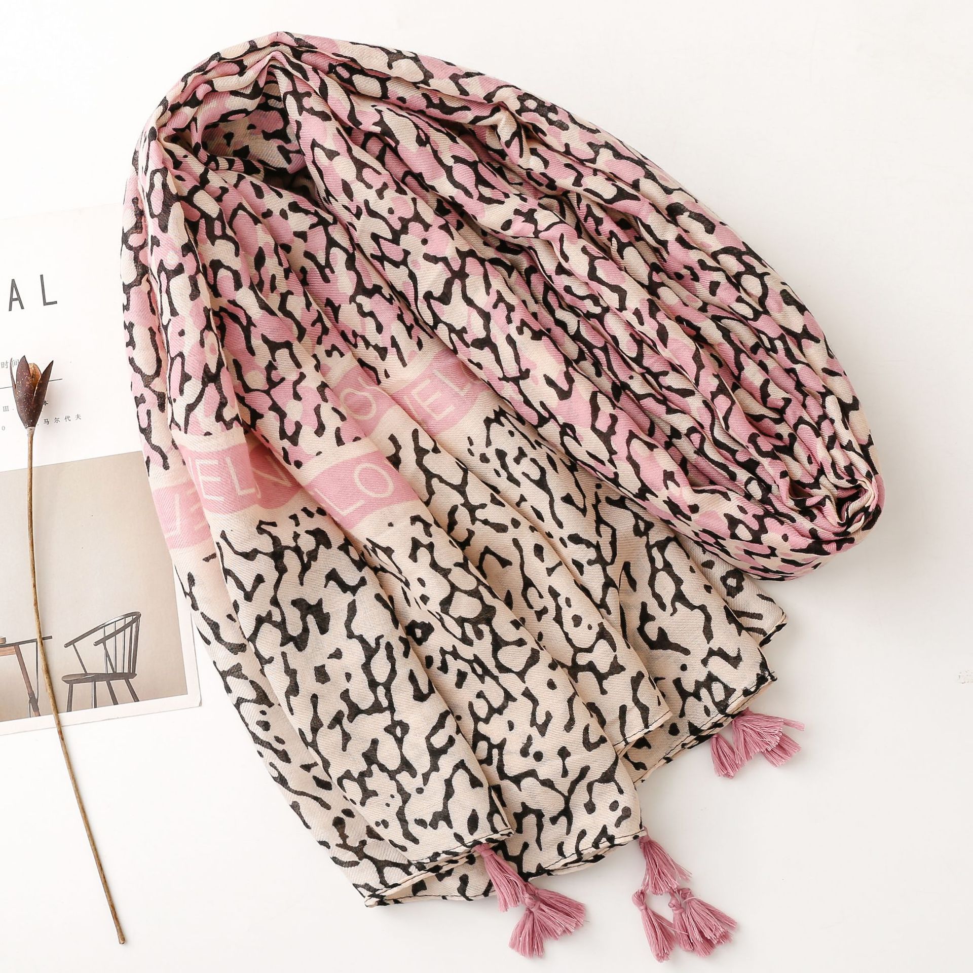 Women's Fashion Leopard Polyester Printing Winter Scarves display picture 1