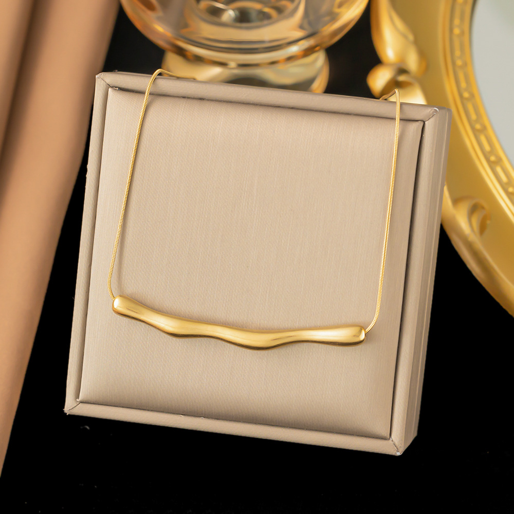 Collar al por mayor transfronterizo de las mujeres que no se desvanece elegante de lujo exquisito Acero de titanio nuevo nicho de las mujeres cadena de la clavícula de la moda del todo fósforo