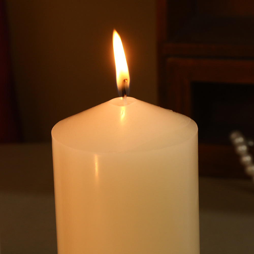 Europa punta de marfil blanco vela cilíndrica al por mayor romántica casera boda hotel no fumador iglesia vela transfronteriza
