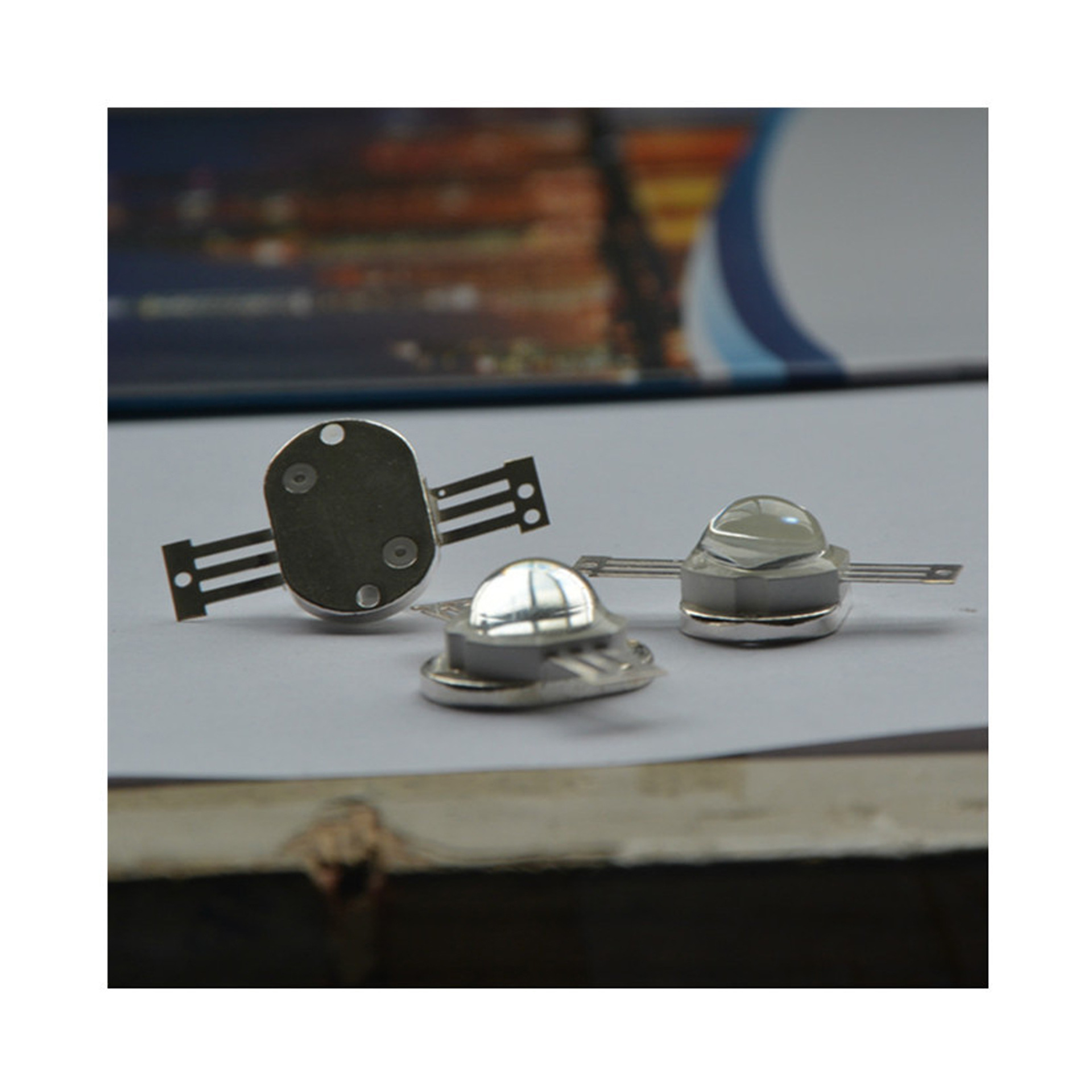 ��Ӧ����9W�Ľ��߲ʵ������LED�����Ϲ��������Ⱥ��ܵ͵���