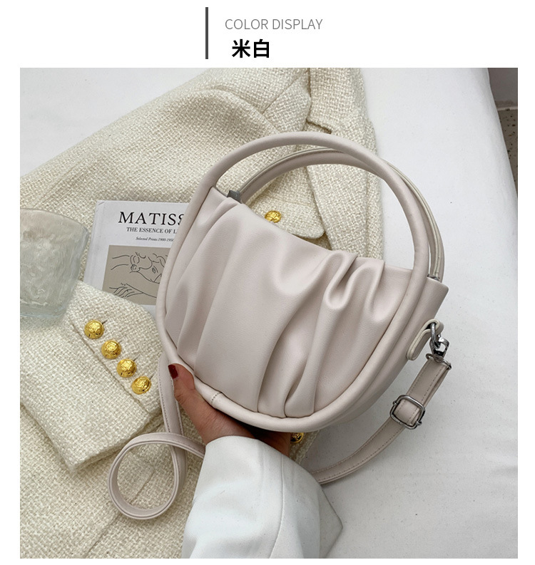 New Semicircle Saddle Bag Fashion Single Shoulder Messenger Pleated Cloud Bag display picture 3