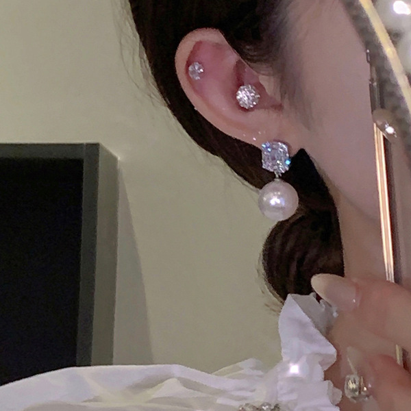 Square fashionable elegant earrings with zircon from pearl