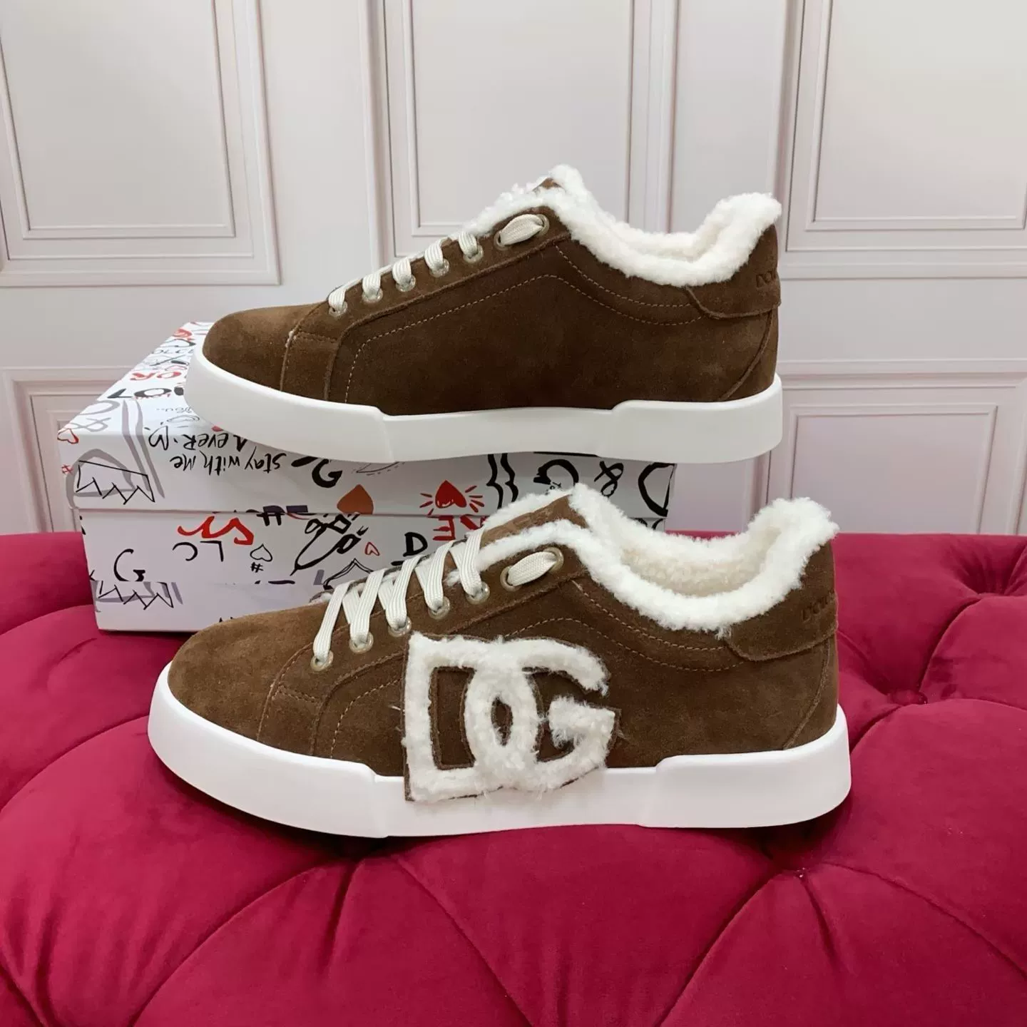 ins鞋子2025新款网红时尚轻奢超轻秋冬款板鞋情侣通用运动休闲鞋