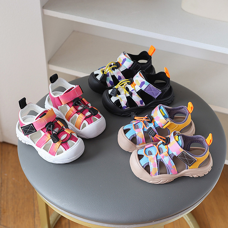 2025 verano zapatos de río para niños nuevas sandalias deportivas Baotou para niñas zapatos de playa antideslizantes de camuflaje para niños coreanos