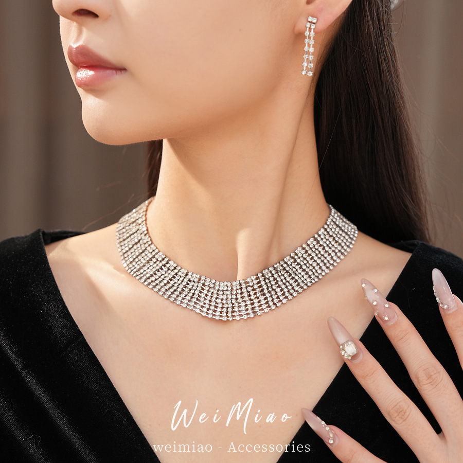 El estilo europeo y americano con diamantes con bordas collar ligero de lujo de alta calidad cadena de clavícula temperamento exagerado conjunto de joyería de moda para mujeres