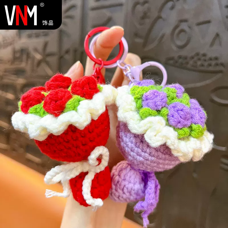 创意新款毛线钩织手捧玫瑰花钥匙扣精致可爱包包配饰情侣礼品批发