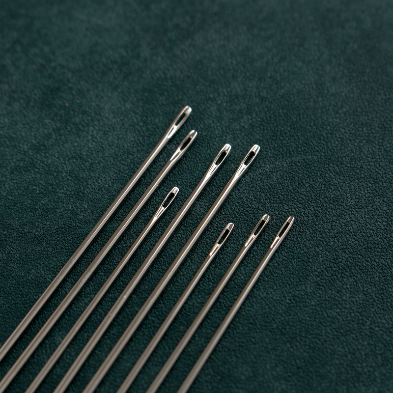 H's original needle is very easy to use with round head hand stitching leather needle as thick as the body, perforated and smooth non-triangular needle