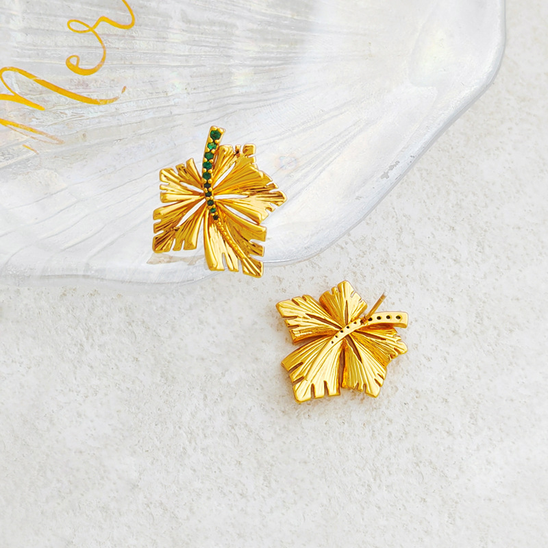 Retro Maple Leaf Copper Inlay Artificial Gemstones Earrings 1 Pair