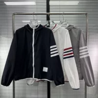 TB Tom Factory Прямые продажи Сетчатая четырехполосная высококачественная уличная повседневная ветровка с капюшоном на молнии, удобная для сочетания