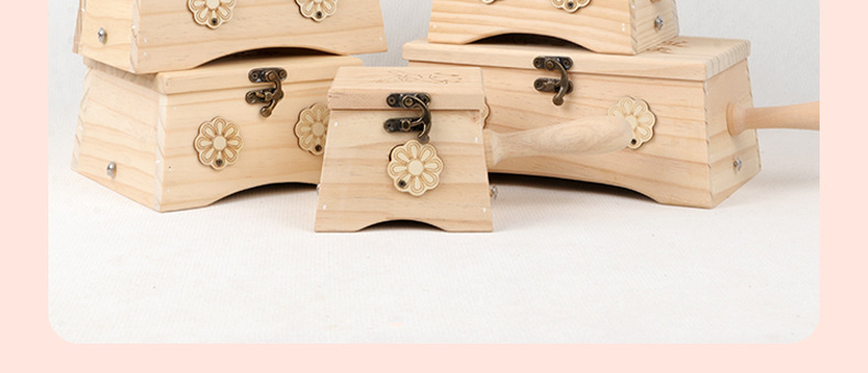 Solid Wood Moxibustion Box Handheld Moxa Warmer for Knees Neck Abdomen Full Body Warming 4-6 Holes 600g in use