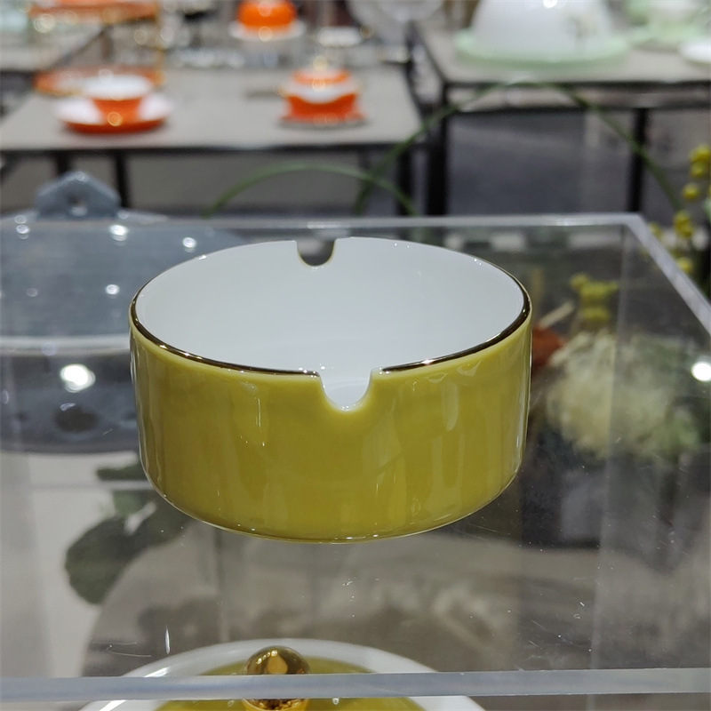 ホテル会員制施設向けのボーンチャイナ製食器セット、茶色の金縁釉薬、卓上用のボウル、プレート、皿、カップの組み合わせ、直送、軽贅沢|undefined