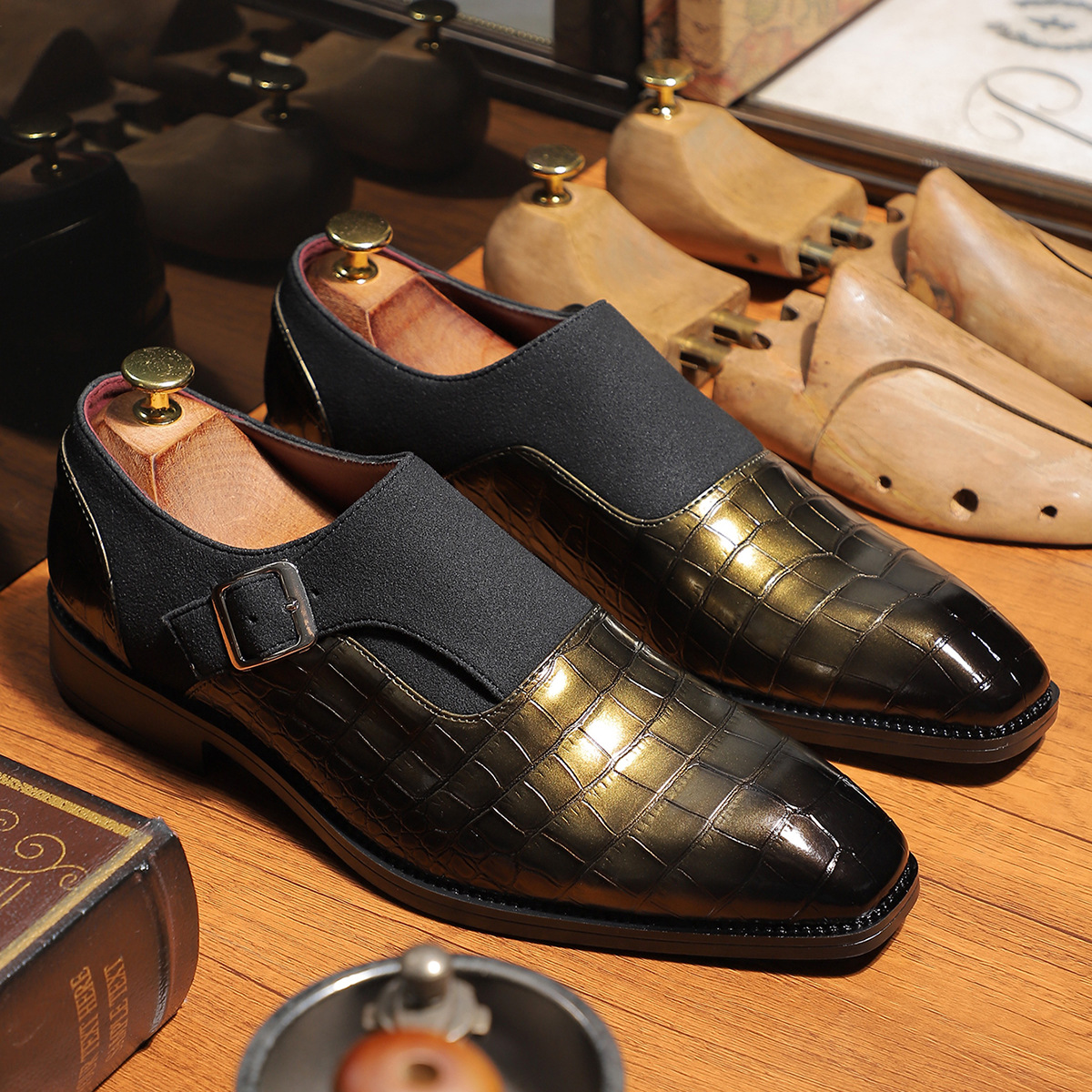 新款英伦风男式鳄鱼纹皮鞋搭扣低跟商务休闲皮鞋日常轻奢百搭皮鞋