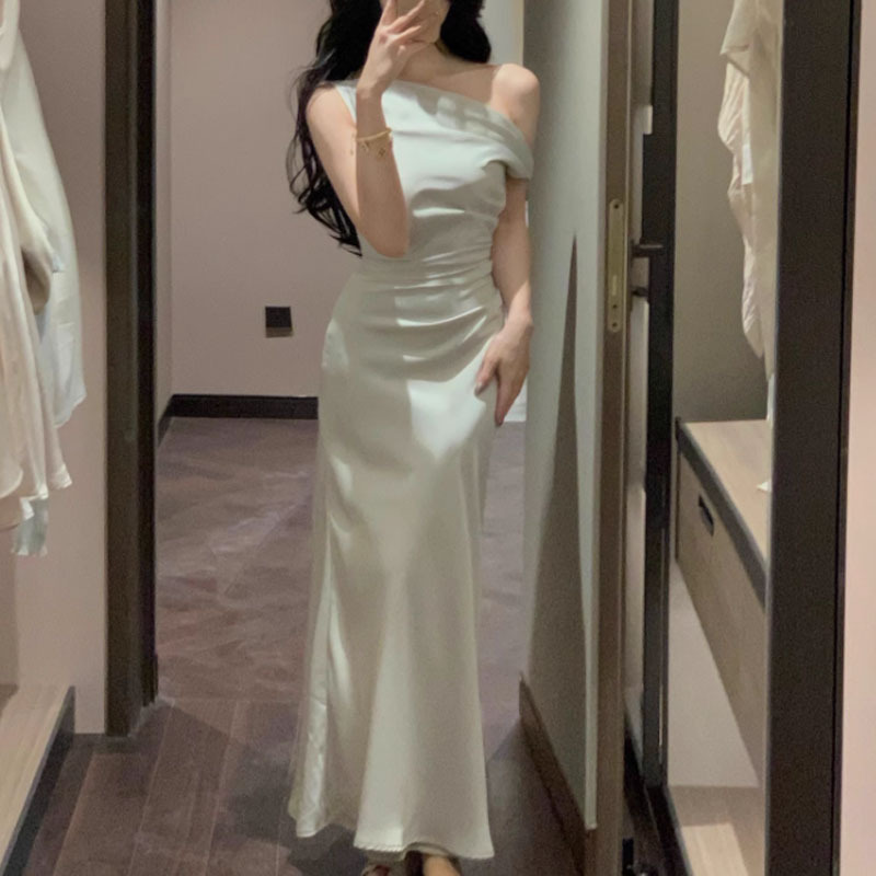 Roupas femininas Vestido de gola alta ombro a ombro estilo francês saia rabo de peixe cintura três cores verão 2024_voghion.com